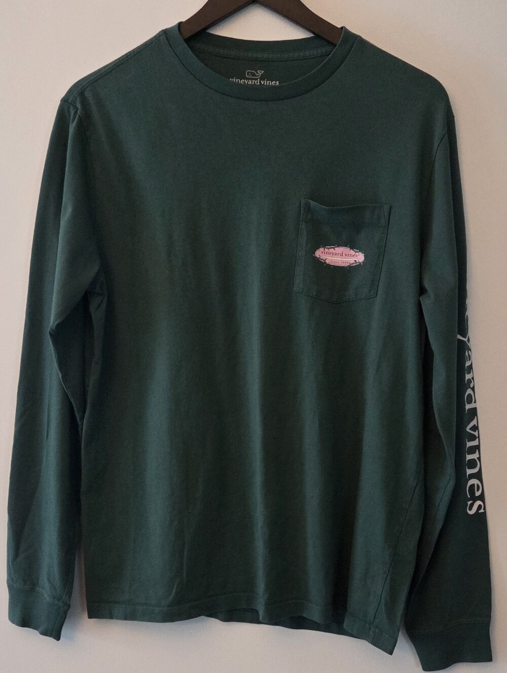 Vineyard Vines Long-Sleeve 100% Cotton in Green with a Christmas Graphic Size M